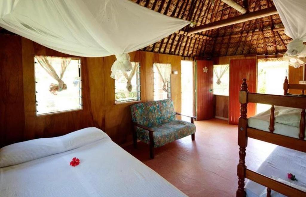 Nabua Lodge Naisisili ภายนอก รูปภาพ